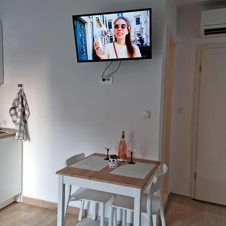 Vlaho Apartment *